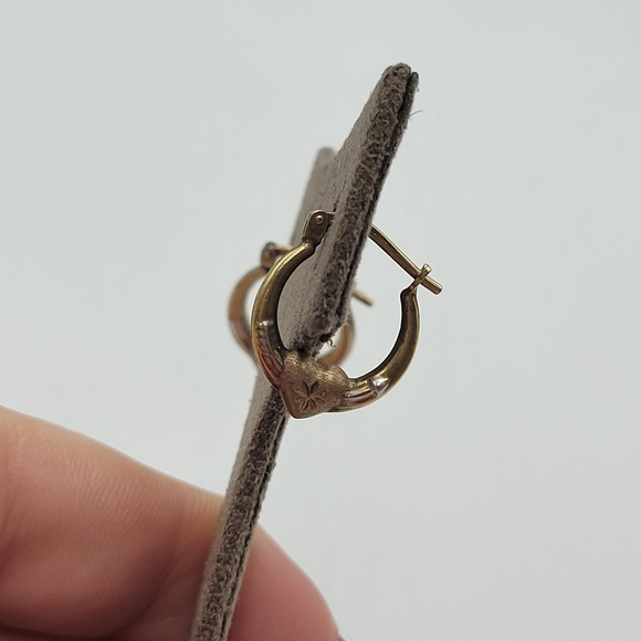 1/20 10k MOM JORDAN Dangle Small Heart Hoops - Picture 5 of 7